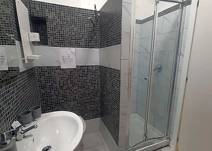 Отель The Shelter In 2*